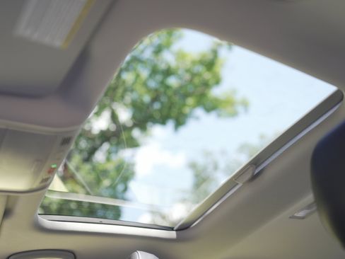 Certified 2024 Volkswagen Jetta SE w/ Panoramic Sunroof Package image 26