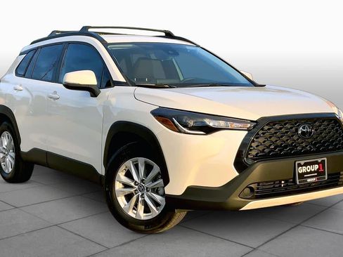 Used 2022 Toyota Corolla Cross LE FWD image 3