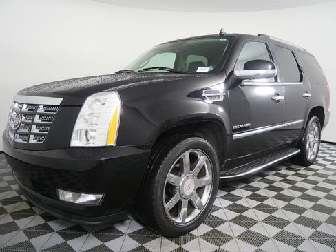 Used 2010 Cadillac Escalade AWD image 7