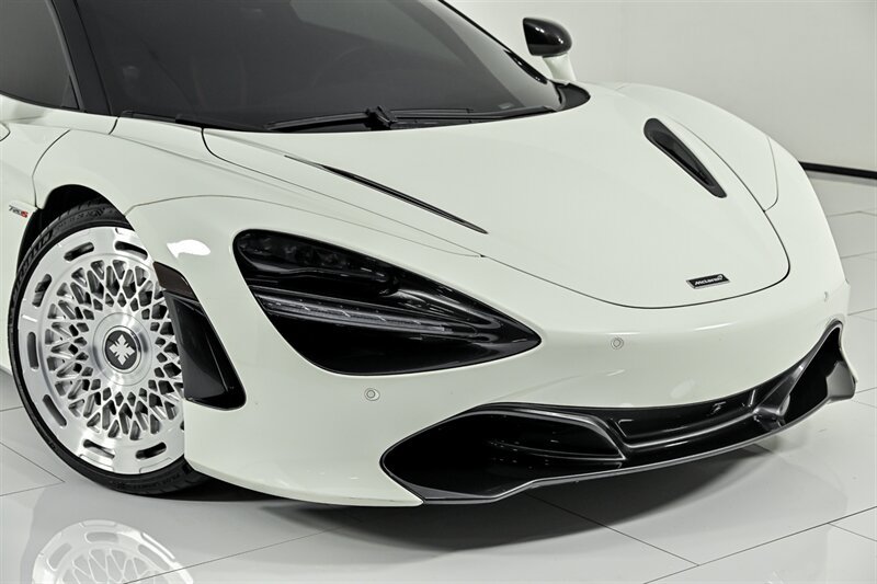 Used 2021 McLaren 720S RWD image 3