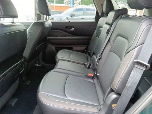 Used 2024 Nissan Pathfinder SL AWD/4WD image 27