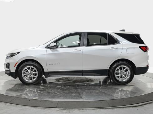 Used 2024 Chevrolet Equinox LT AWD/4WD image 2