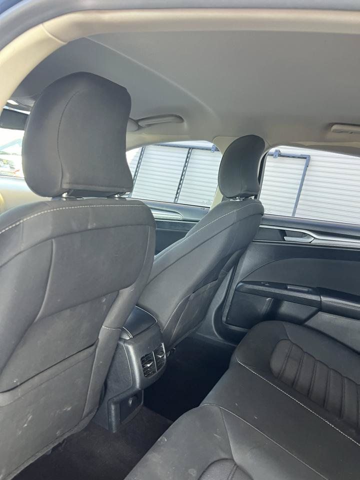 Used 2019 Ford Fusion SE FWD image 5