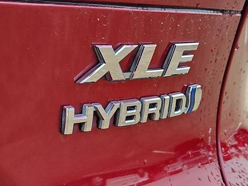 Used 2022 Toyota Venza LE image 28