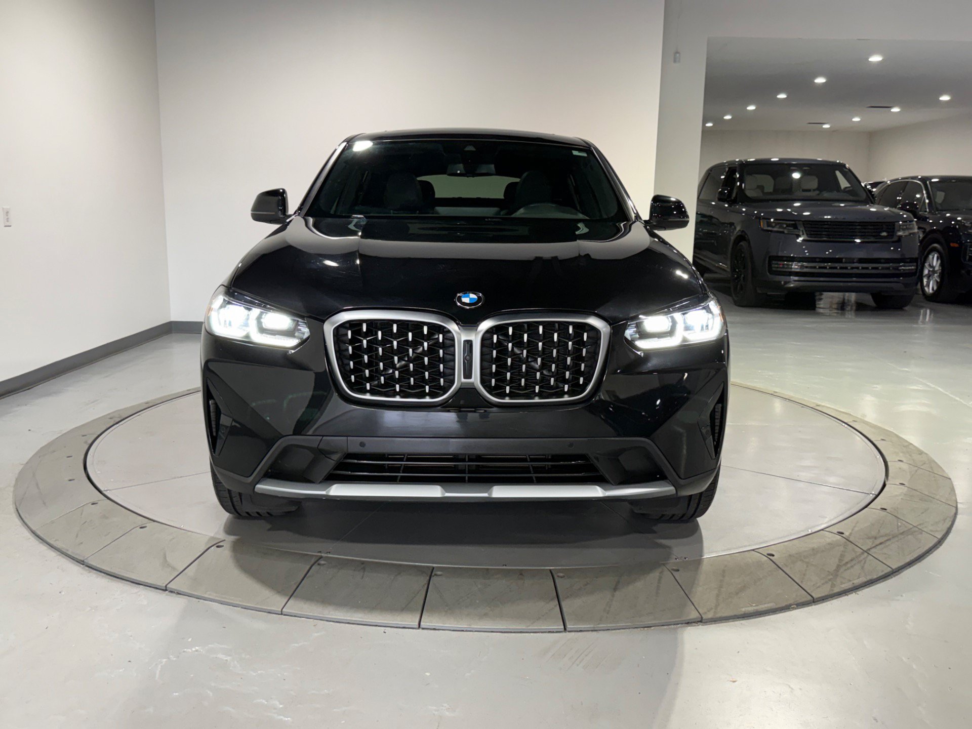 Used 2024 BMW X4 xDrive30i AWD/4WD image 4