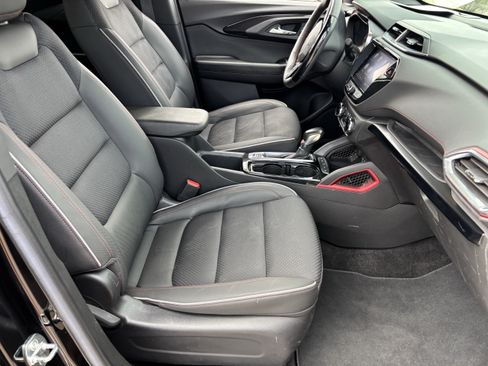 Used 2022 Chevrolet TrailBlazer RS w/ Technology Package FWD image 10