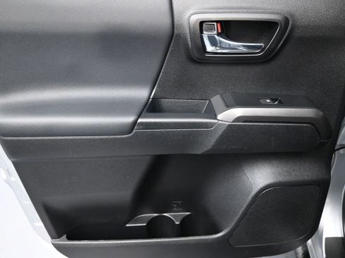 Used 2022 Toyota Tacoma TRD Off-Road image 24