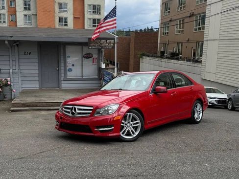 Used 2013 Mercedes-Benz C 300 4MATIC Sedan image 2