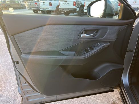 Used 2021 Nissan Rogue SV image 17