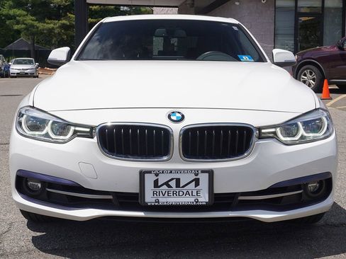 Used 2018 BMW 330i xDrive Sedan AWD/4WD image 11