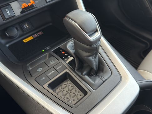 Used 2025 Toyota RAV4 XLE Premium FWD image 41