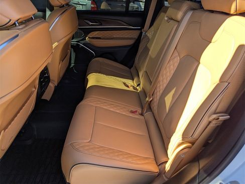 Used 2025 Jeep Grand Cherokee Summit w/ Obsidian Package image 29