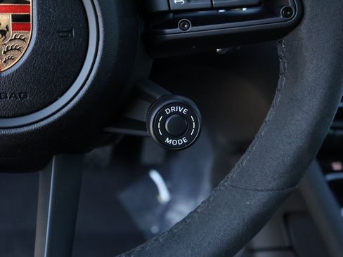 New 2025 Porsche Macan image 32