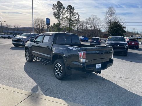 Used 2021 Toyota Tacoma TRD Sport w/ Technology Package image 48