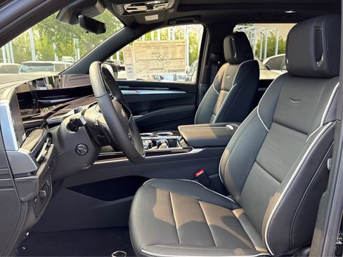 New 2026 Cadillac Escalade ESV Luxury AWD/4WD image 9
