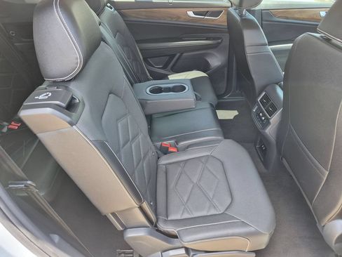 Used 2025 Volkswagen Atlas SE FWD image 29