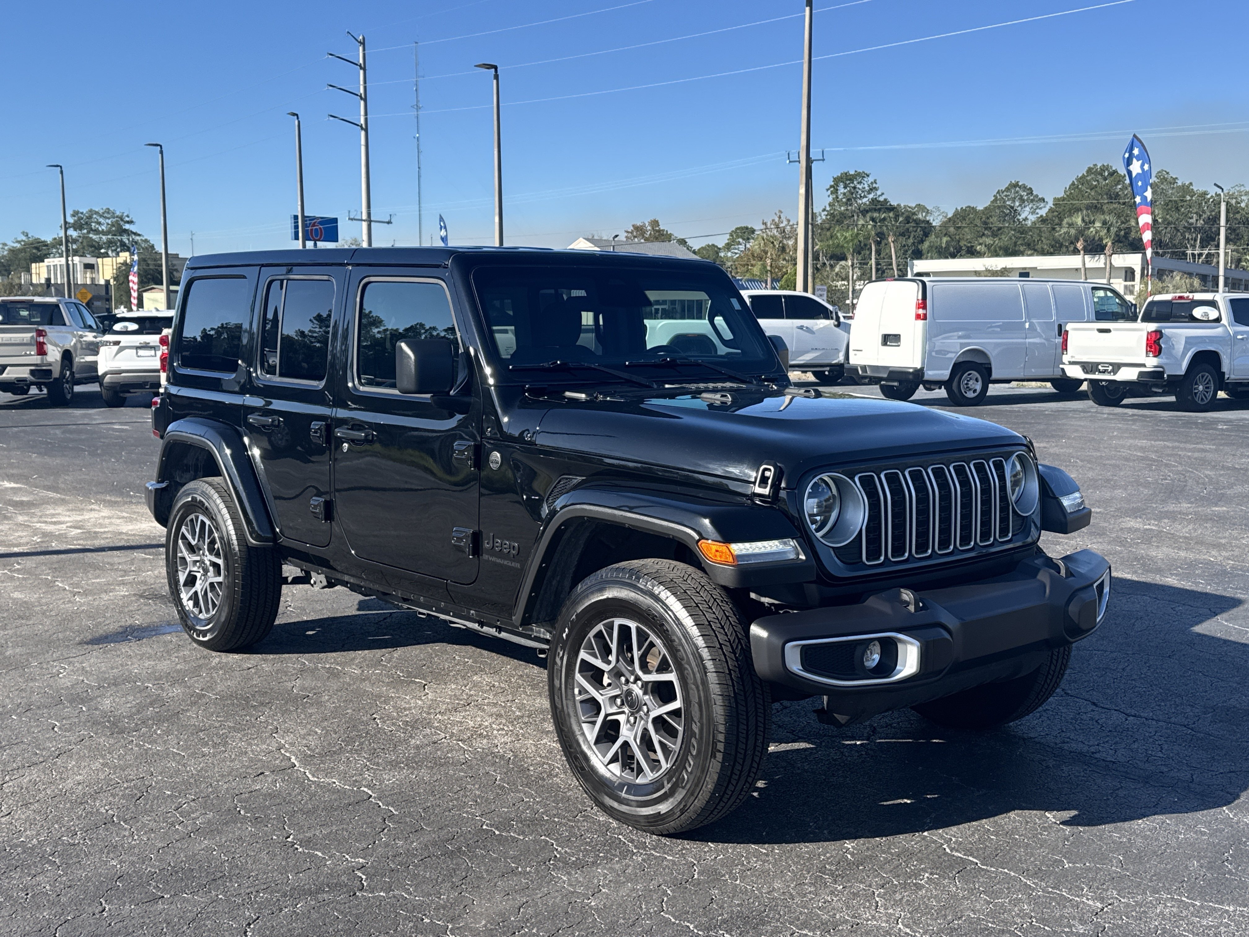 Used 2025 Jeep Wrangler Unlimited Sahara AWD/4WD image 2