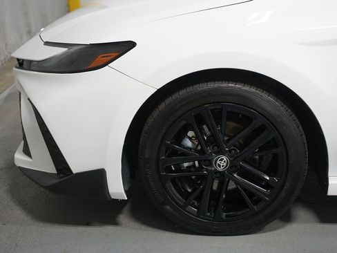 Certified 2025 Toyota Camry SE image 5