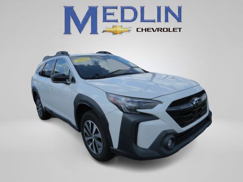 Used 2023 Subaru Outback Premium AWD/4WD image 1