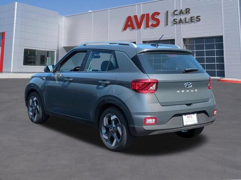 Used 2025 Hyundai Venue SEL FWD image 9
