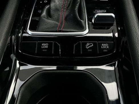 Used 2025 Jeep Compass Trailhawk w/ Trailer Tow Group image 22