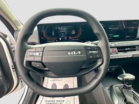 New 2025 Kia K4 LXS image 11