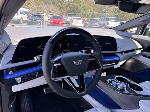 New 2026 Cadillac Optiq Luxury 1 image 32