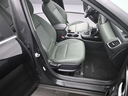 Used 2025 Kia Seltos SX w/ SX Sunroof Package image 19