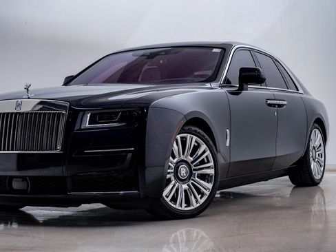 Used 2021 Rolls-Royce Ghost image 2