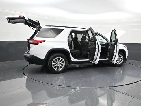 Used 2020 Chevrolet Traverse LT FWD image 31