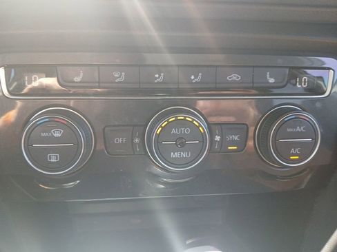 Used 2019 Volkswagen Tiguan SE w/ Panoramic Sunroof Package FWD image 16