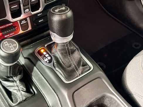 Used 2024 Jeep Wrangler Willys image 25