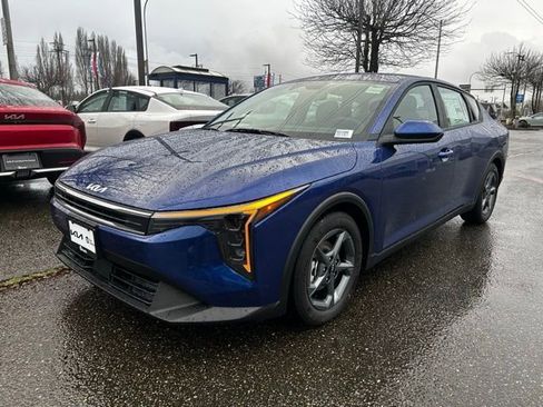 New 2025 Kia K4 LXS image 4