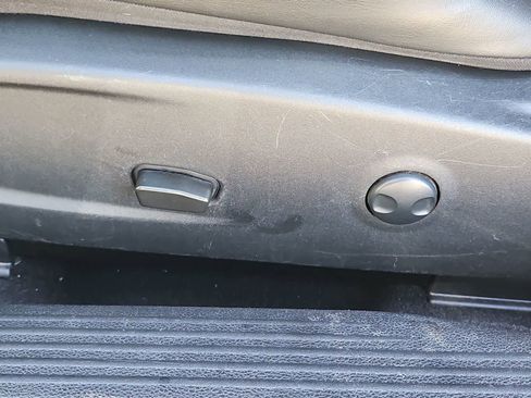 Used 2022 Dodge Challenger R/T w/ Plus Package image 16