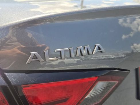 Used 2025 Nissan Altima 2.5 SV FWD image 13