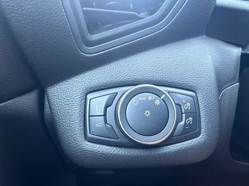 Used 2019 Ford Escape SE FWD image 16