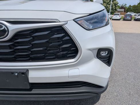 Used 2022 Toyota Highlander XLE AWD/4WD image 11
