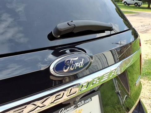 Used 2017 Ford Explorer XLT FWD image 31