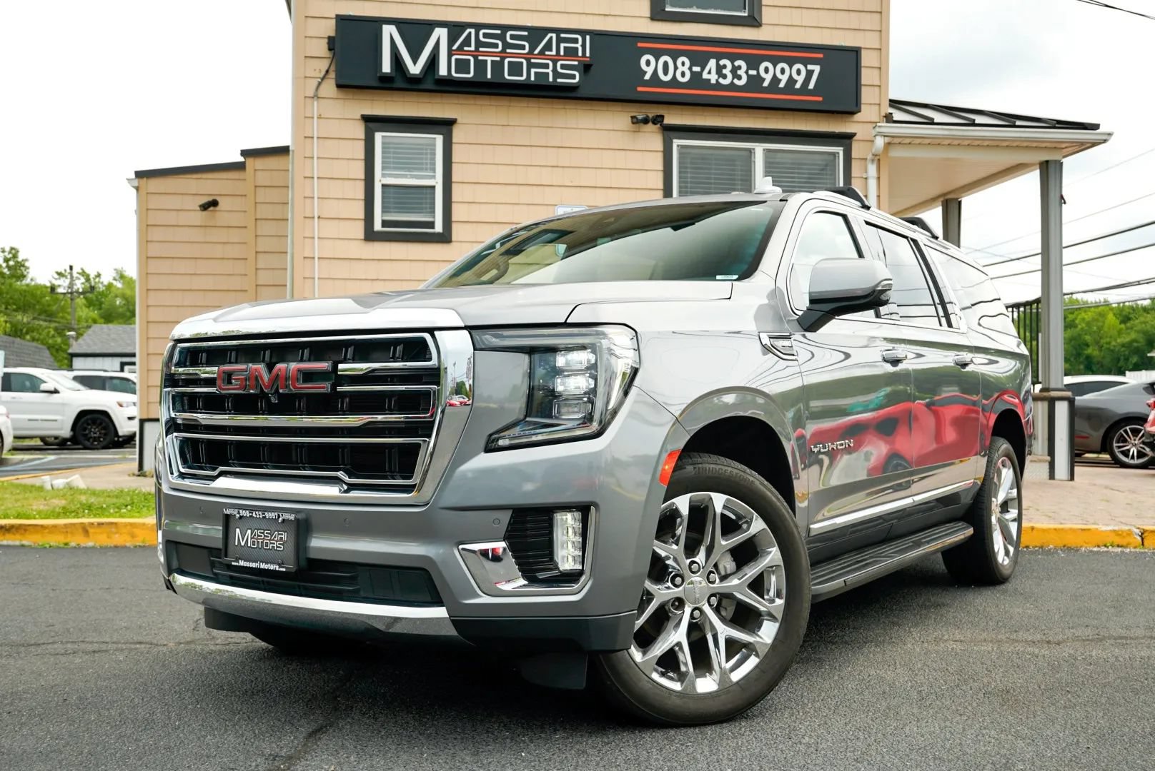 Used 2021 GMC Yukon XL SLT w/ Rear Media and Nav Package AWD/4WD image 1