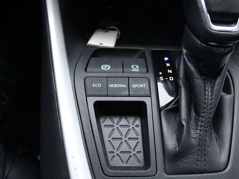 Used 2020 Toyota RAV4 XLE Premium image 30