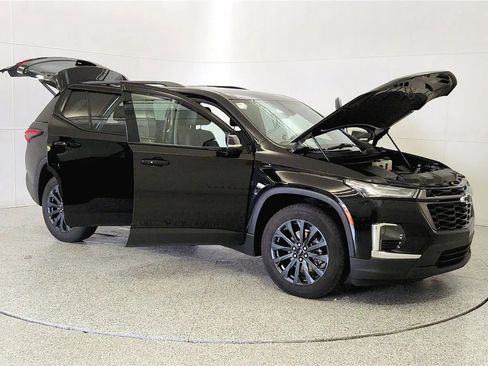 Used 2023 Chevrolet Traverse RS AWD/4WD image 9