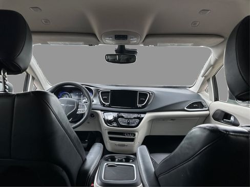 Used 2023 Chrysler Pacifica Touring-L FWD image 19