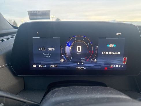 Used 2025 Chevrolet Traverse LT w/ Sun and Wheel Package image 13