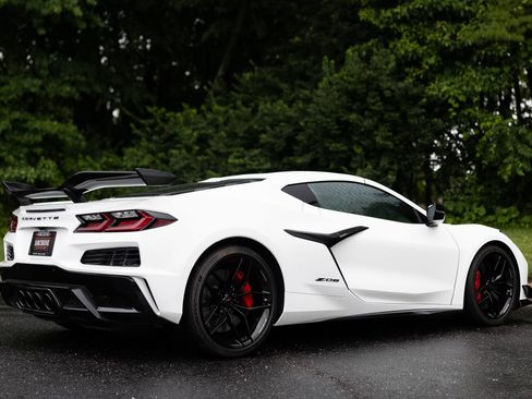 Used 2026 Chevrolet Corvette Z06 w/ Z07 Performance Package RWD image 2