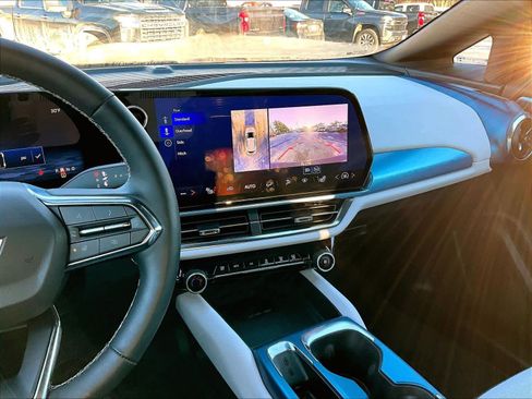 Used 2025 Chevrolet Equinox EV LT image 17