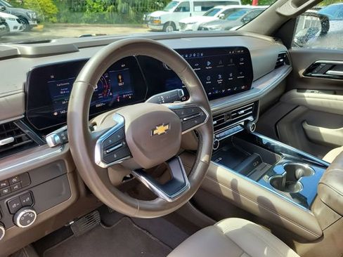 Used 2025 Chevrolet Suburban LT AWD/4WD image 22