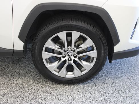Used 2021 Toyota RAV4 XLE Premium FWD image 5