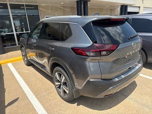 Used 2023 Nissan Rogue SL w/ SL Premium Package FWD image 5