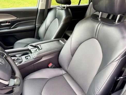 Certified 2024 Toyota Grand Highlander AWD image 8