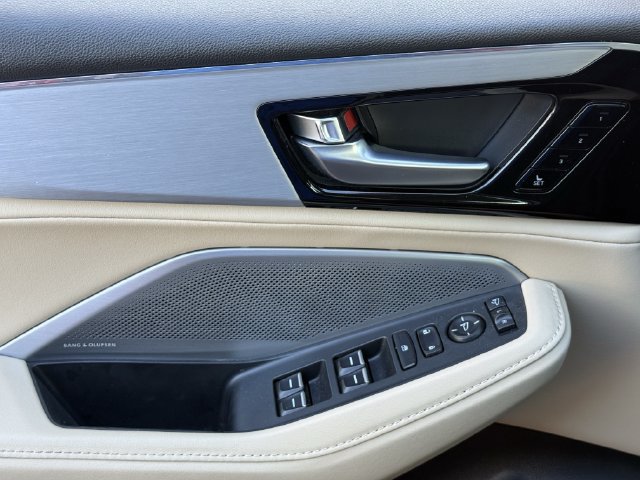 Used 2025 Acura MDX w/ Technology Package FWD image 23